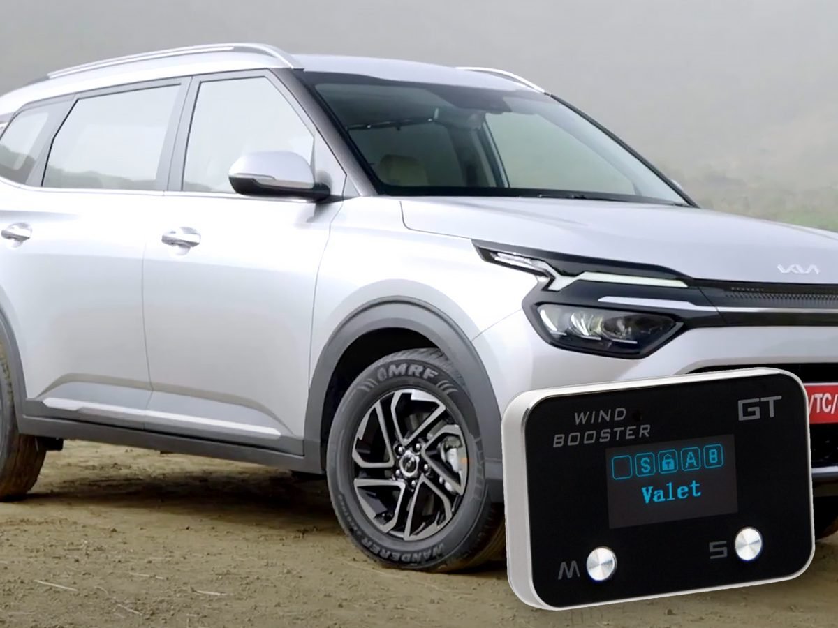 Windbooster GT throttle controller in front of a Kia Carens