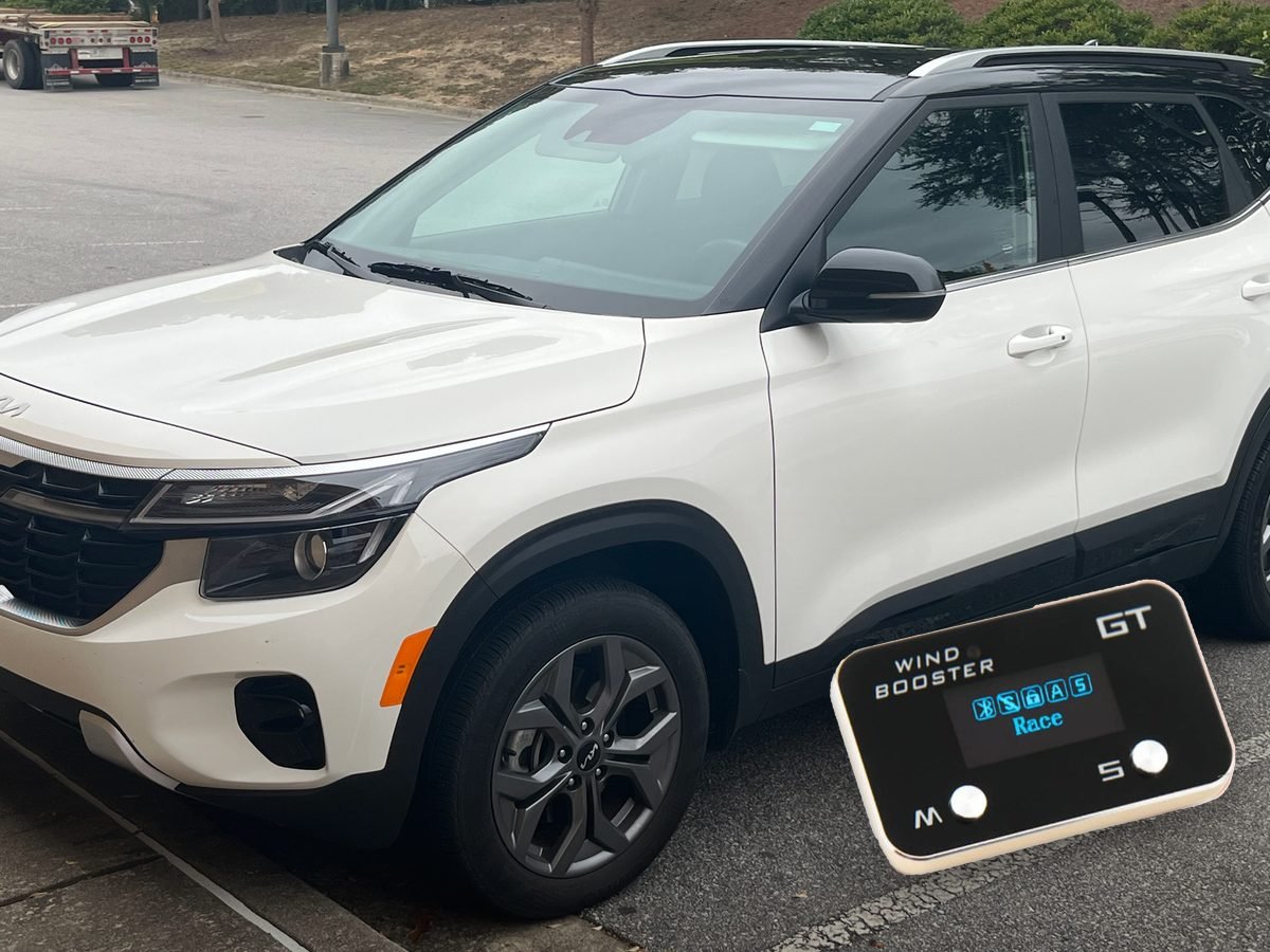 Windbooster GT throttle controller in front of a Kia Seltos